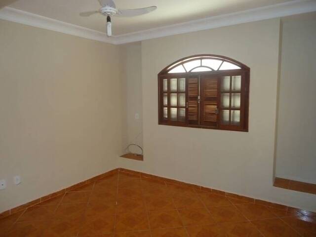 #10 - Casa para Venda em Carangola - MG - 3