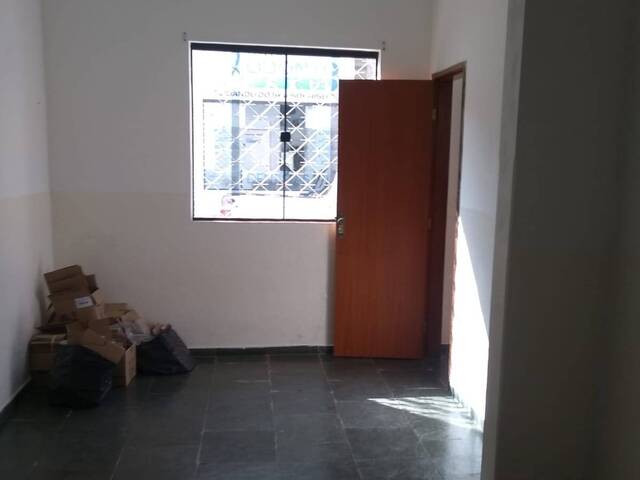#84 - Casa para Locação em Carangola - MG - 2
