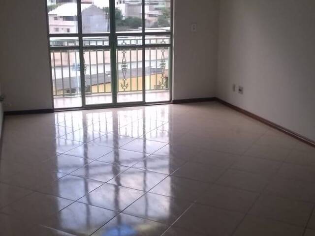 #111 - Apartamento para Locação em Carangola - MG
