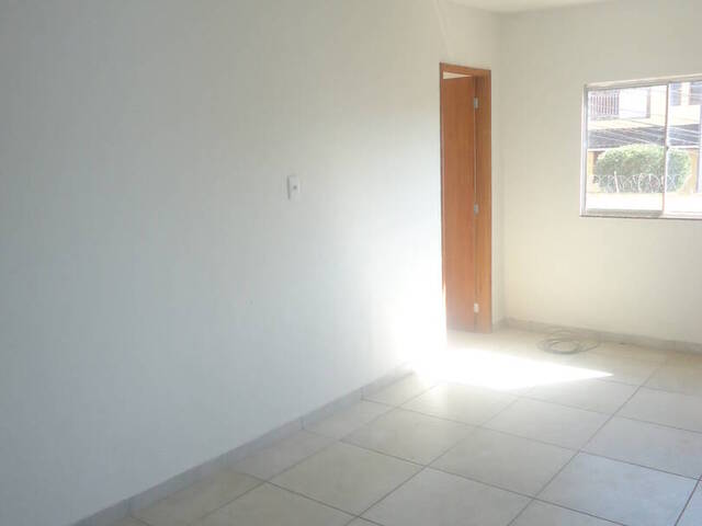 #105 - Apartamento para Locação em Carangola - MG
