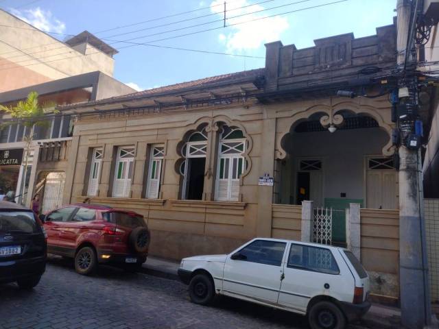 #145 - Casa para Venda em Carangola - MG - 2